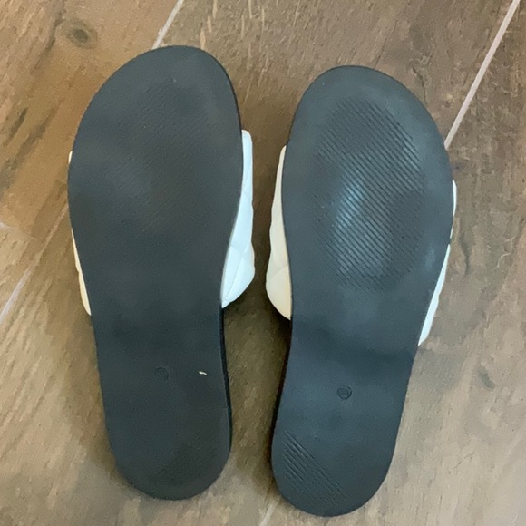 Avellini Quilted Slip On Sandals - Picture 4 of 4